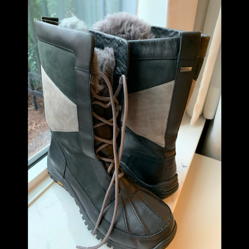 Boots size 10 but I wear size 8 and fit me perfect